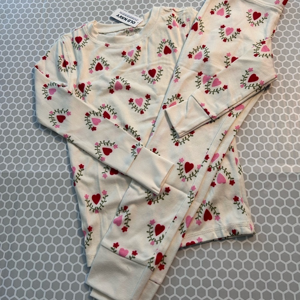 NWT Old Navy Kids Heart Print Pajama Set - Cream with Pink & Red Hearts Size S
